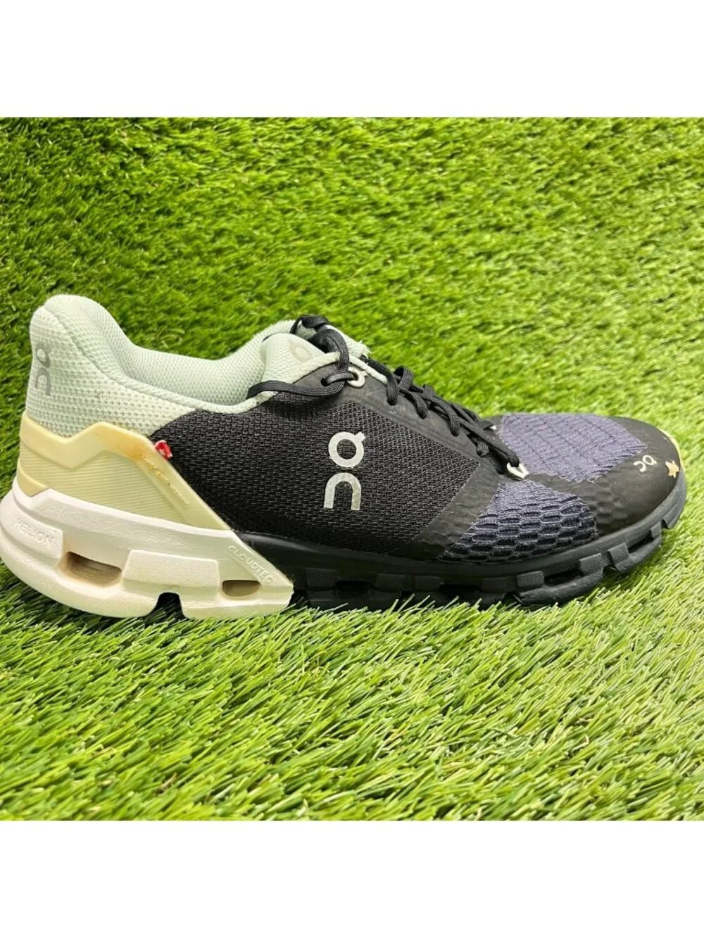 On Cloudflyer Women Size 10D Black White Athletic Running Walking Shoes Sneakers